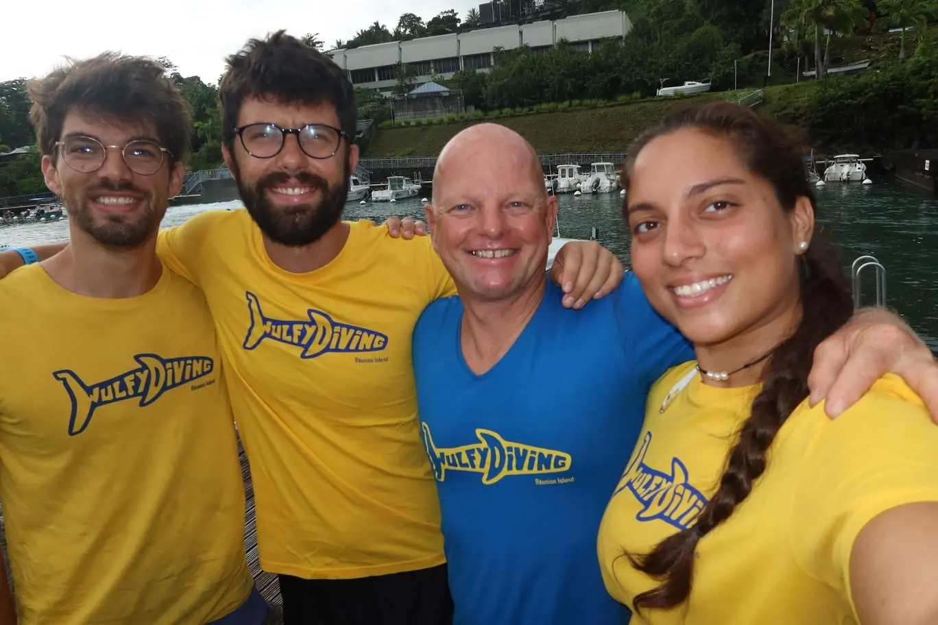 Stefaan Dewulf et son équipe au port de Saint-Gilles-les-Bains